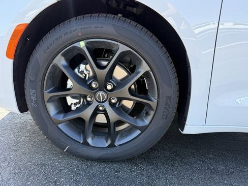 New 2026 Chrysler Pacifica Limited w/ S Appearance Package image 12