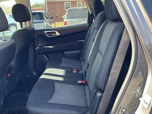 Used 2017 Nissan Pathfinder SV image 11