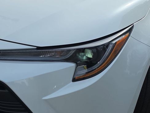 Used 2025 Toyota Corolla LE image 29