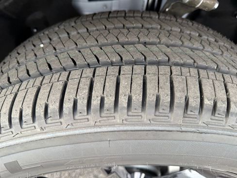 New 2025 Jeep Grand Cherokee Laredo image 28