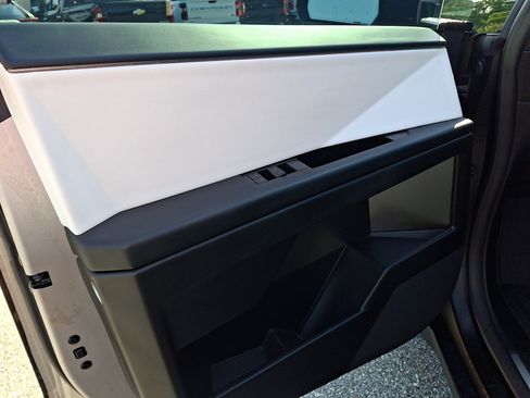 Used 2024 Tesla Cybertruck AWD Crew Cab image 12
