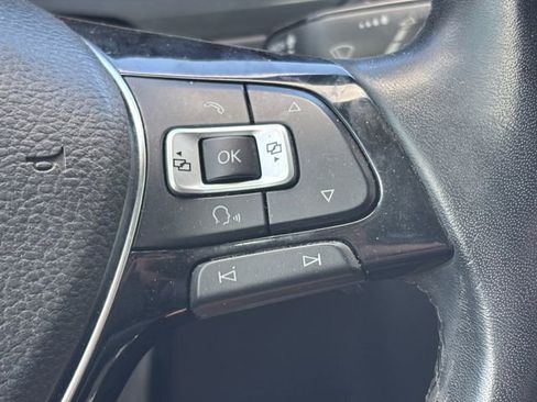 Used 2018 Volkswagen Tiguan SEL FWD image 15