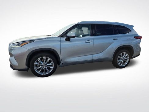 Used 2023 Toyota Highlander Limited image 4