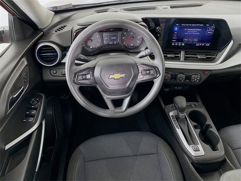 Certified 2024 Chevrolet Trax LS image 24