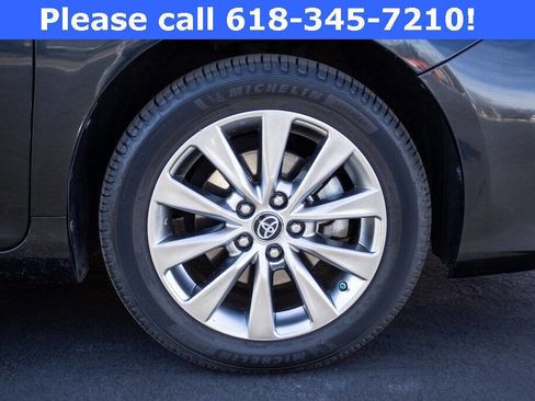 Used 2017 Toyota Camry XLE image 12