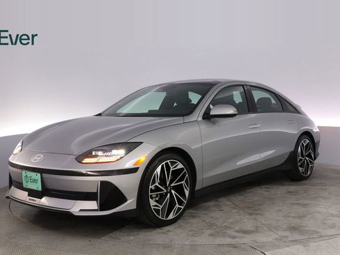 Used 2024 Hyundai Ioniq 6 Limited RWD image 2