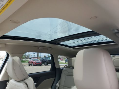 Used 2024 Lincoln Corsair AWD w/ Equipment Group 101A image 11