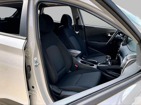 Certified 2023 Hyundai Kona SEL w/ Convenience Package FWD image 9