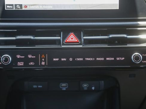 Certified 2025 Kia Niro EX FWD image 14