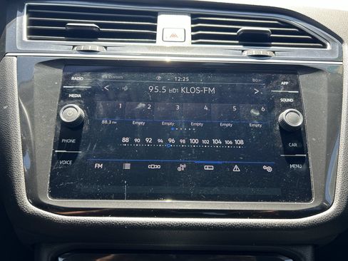 Used 2024 Volkswagen Tiguan SE AWD/4WD image 12