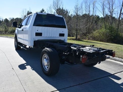 Used 2022 Ford F350 XL w/ Power Equipment Group image 10
