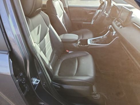Used 2022 Toyota RAV4 XLE Premium image 27