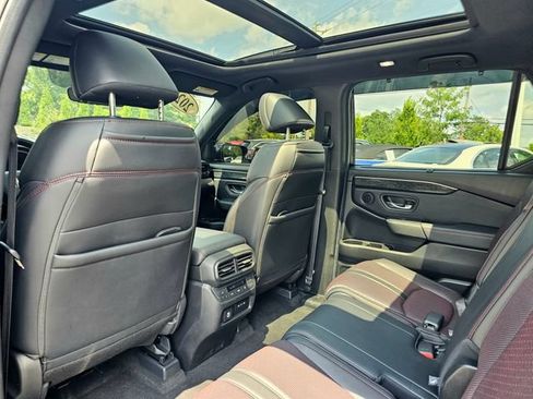 Used 2025 Honda Pilot Black Edition image 26