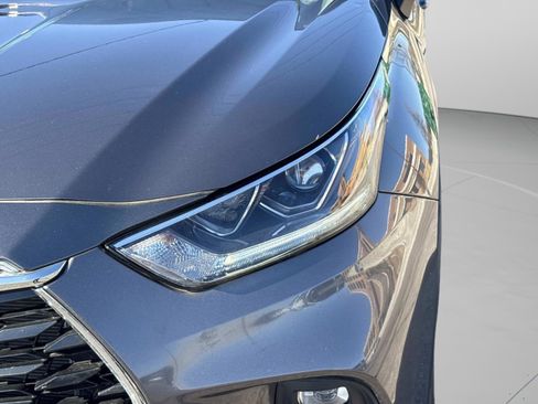 Used 2023 Toyota Highlander Platinum image 10