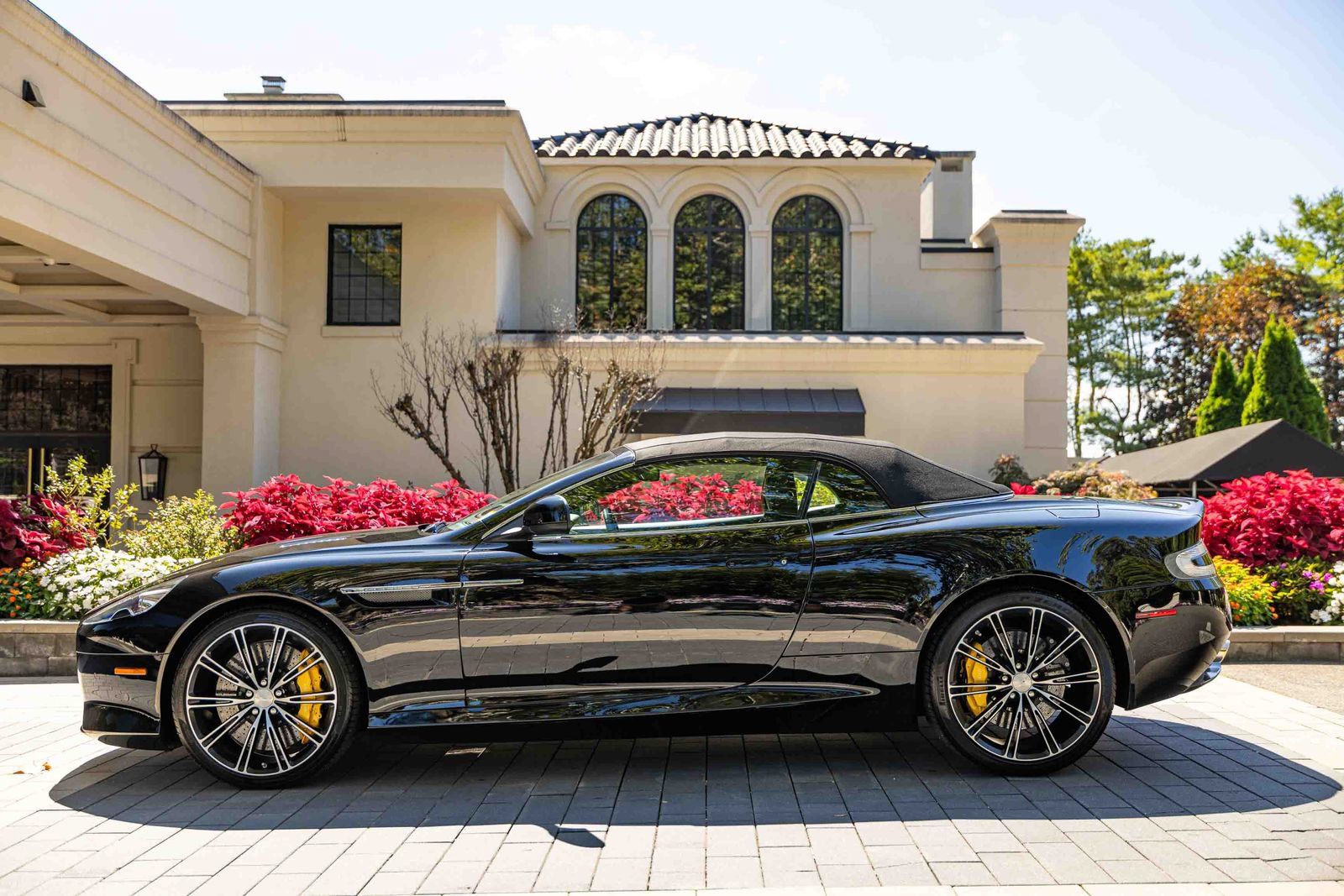Used 2013 Aston Martin DB9 Volante RWD image 56
