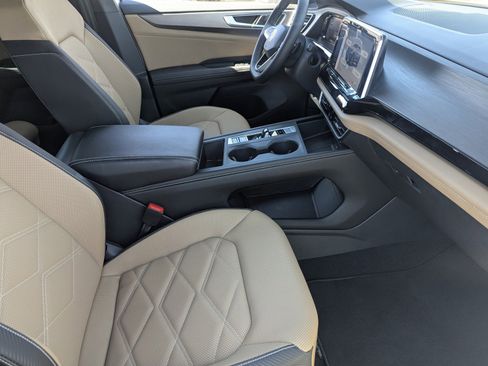 Used 2024 Volkswagen Atlas Cross Sport SE image 11