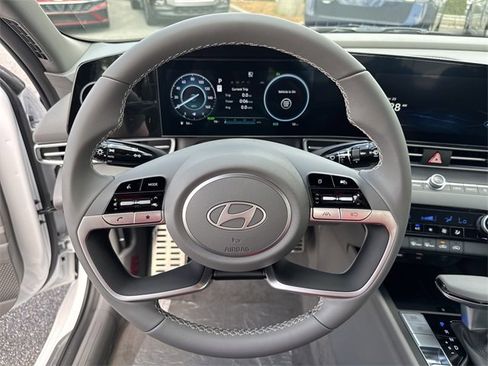 New 2025 Hyundai Elantra SEL image 16
