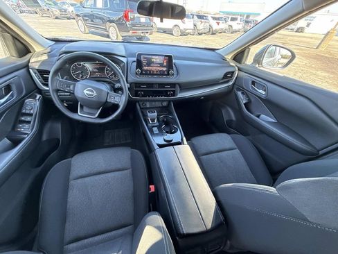 Used 2025 Nissan Rogue SV image 18