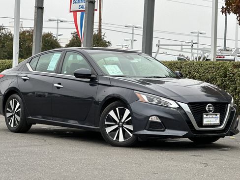 Certified 2022 Nissan Altima 2.5 SV image 2