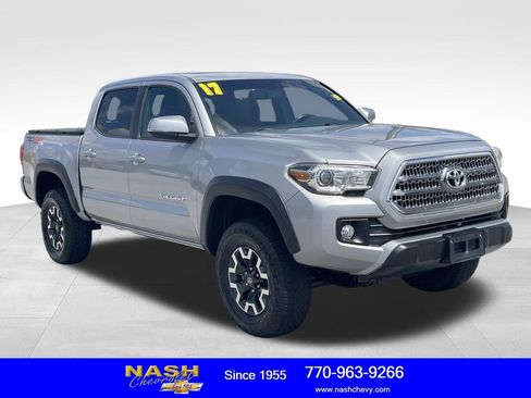 Used 2017 Toyota Tacoma TRD Off-Road AWD/4WD image 1