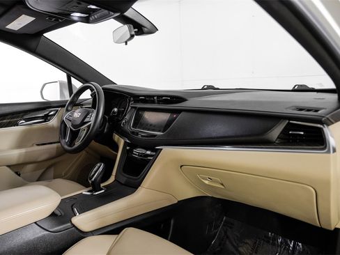 Used 2017 Cadillac XT5 FWD w/ LPO, Wheel Lock Package image 9