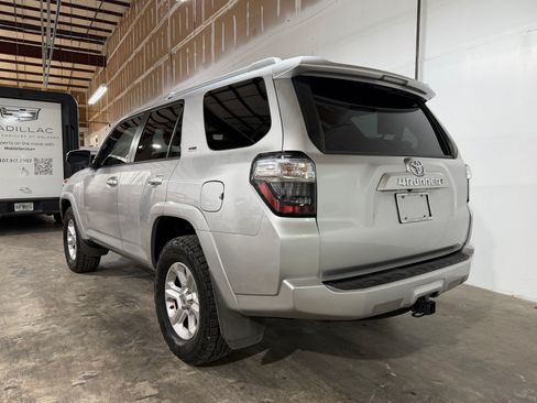 Used 2017 Toyota 4Runner SR5 RWD image 2