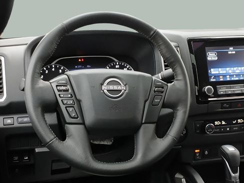 Used 2024 Nissan Frontier SL image 9