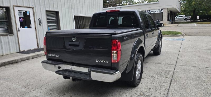 Used 2015 Nissan Frontier SV AWD/4WD image 5