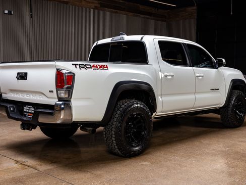Used 2022 Toyota Tacoma TRD Off-Road image 10