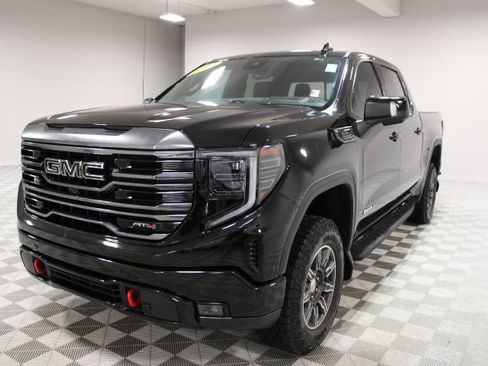 Used 2024 GMC Sierra 1500 AT4 w/ Technology Package image 4
