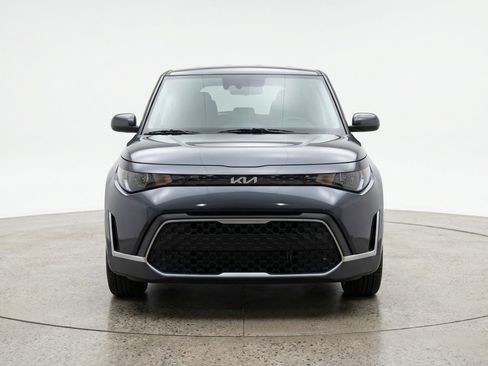 Used 2025 Kia Soul LX w/ LX Technology Package image 2