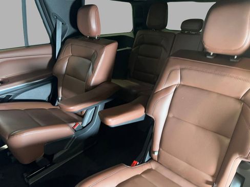 Used 2025 Lincoln Navigator Reserve image 17