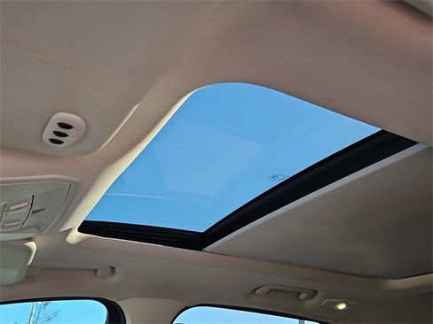 Used 2017 Ford Escape Titanium image 32