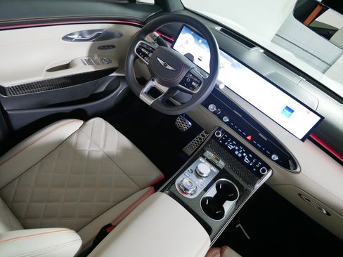 Used 2026 Genesis GV70 3.5T Sport Prestige image 9