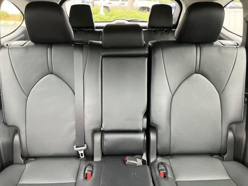 Used 2024 Toyota Highlander Limited AWD/4WD image 34