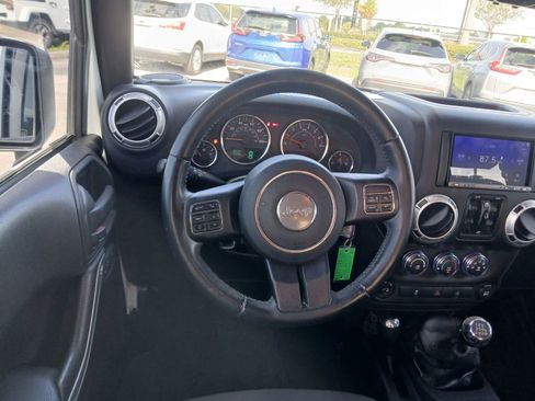 Used 2016 Jeep Wrangler Unlimited Sahara w/ Connectivity Group AWD/4WD image 24