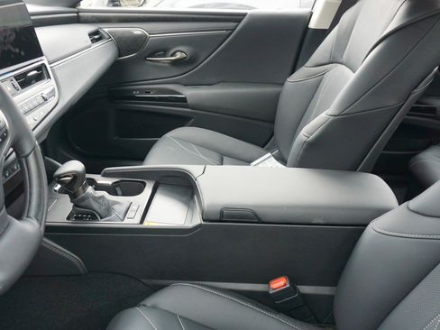 Certified 2025 Lexus ES 300h Ultra Luxury image 5