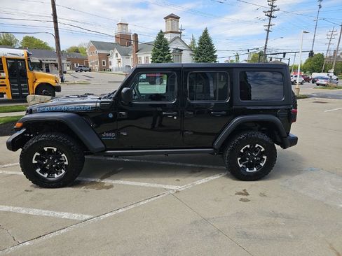 Certified 2025 Jeep Wrangler Unlimited Rubicon 4xe w/ Convenience Group AWD/4WD image 9