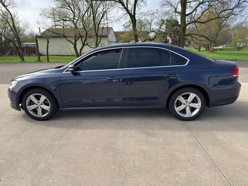 Used 2013 Volkswagen Passat TDI SE image 2