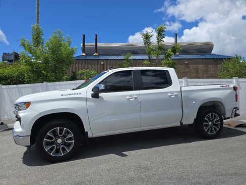 Used 2024 Chevrolet Silverado 1500 LT AWD/4WD image 11