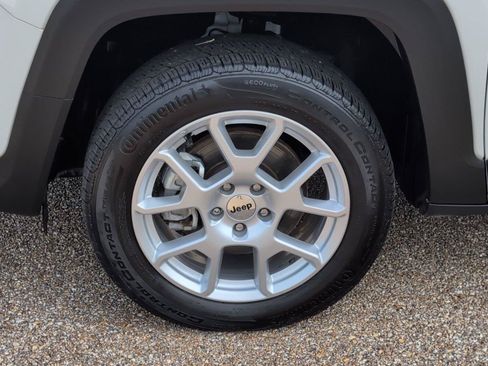 Used 2023 Jeep Renegade Latitude AWD/4WD image 10