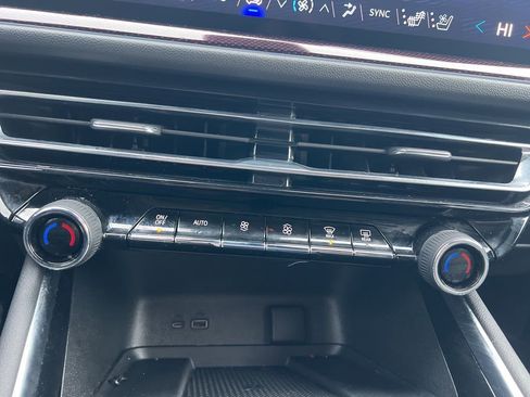 New 2025 Chevrolet Traverse RS w/ LPO, Floor Liner Package image 21