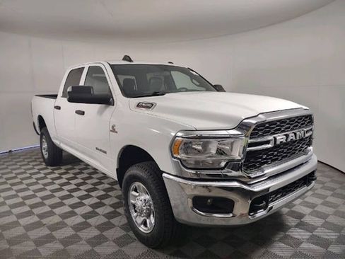 Used 2022 RAM 2500 Tradesman w/ Chrome Appearance Group AWD/4WD image 11