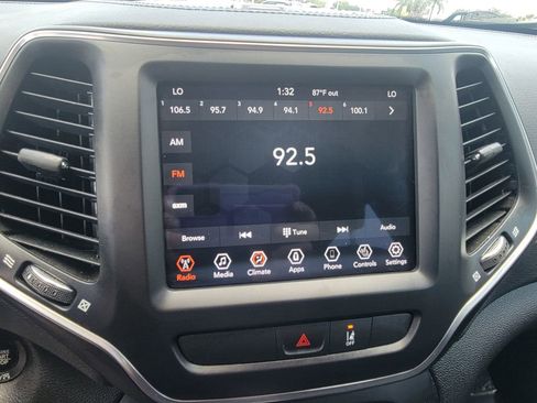 Used 2022 Jeep Cherokee Latitude Lux w/ Sun & Sound Group AWD/4WD image 20