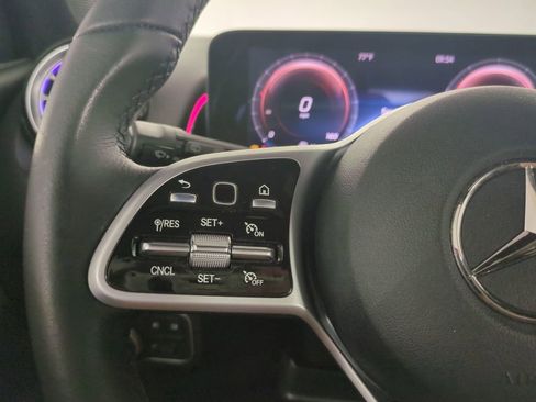 Used 2022 Mercedes-Benz GLB 250 image 32
