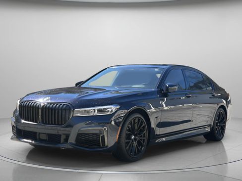 Used 2021 BMW 750i xDrive w/ Luxury Rear Seating Package image 2