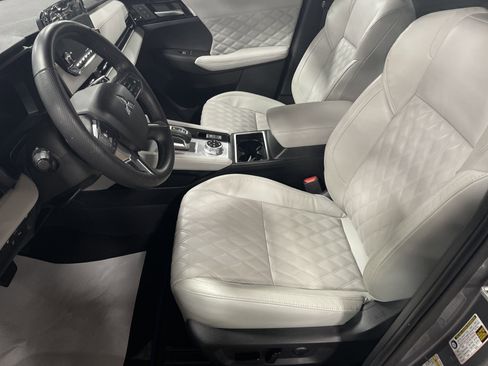 Used 2023 Mitsubishi Outlander SEL image 9