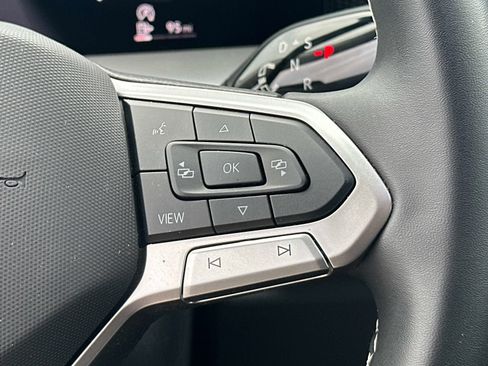 Used 2025 Volkswagen Tiguan SE FWD image 22