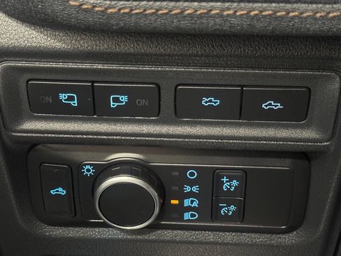 Used 2022 Ford F150 Lightning Lariat image 34