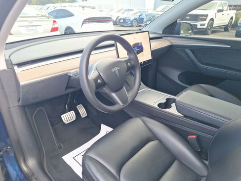 Used 2023 Tesla Model Y Performance image 12